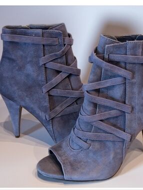 NWOT Vince Camuto Lace-Up Suede Peep-Toe Ankle Boots in Slate Blue Size 8
